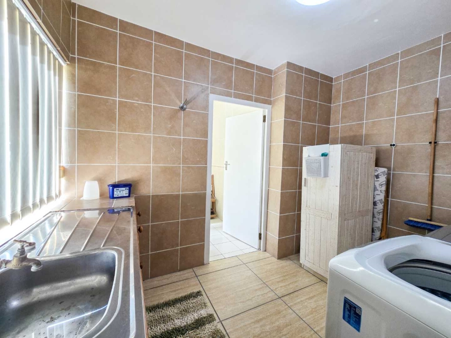 5 Bedroom Property for Sale in Jongensfontein Western Cape